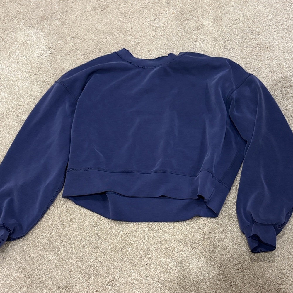 MAKE AN OFFER!!! Lululemon softstreme perfectly oversized cropped crew